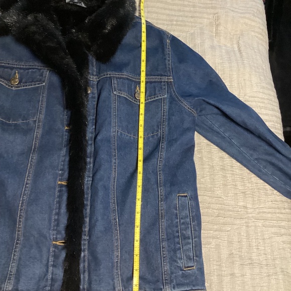 Faux fur lined jean jacket with removable lining - Picture 4 of 7